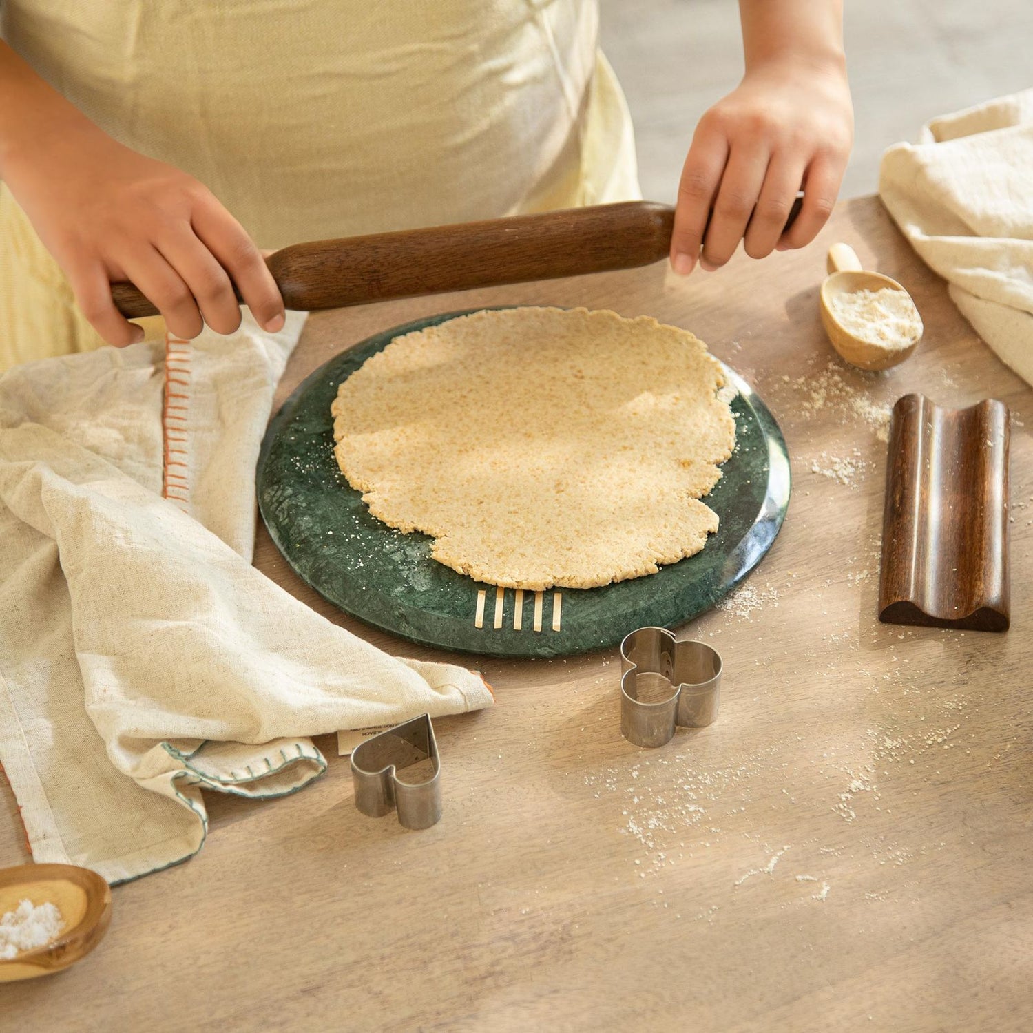 BZAAR Verde Marble Chakla Wooden Belan with Wooden Stand Set